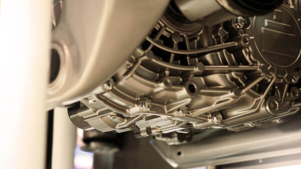 Widok mechanizmu, gdzie odbywa się dynamiczna wymiana oleju w automatycznej skrzyni biegów.